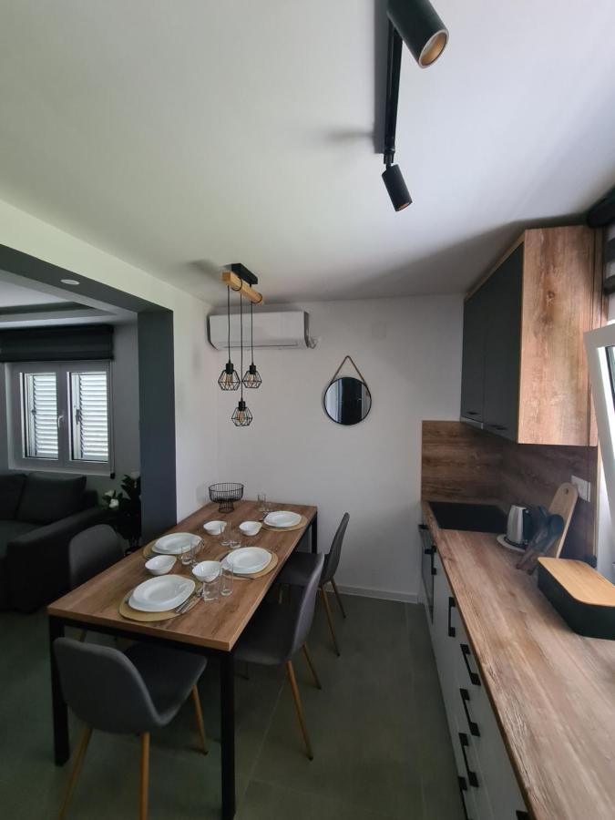 Apartment Nikcevic ติวัต ภายนอก รูปภาพ